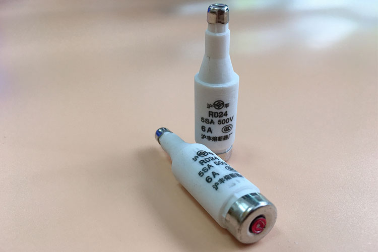 Cầu chì 6A Efen Fuse R024-5SA-500V-6A