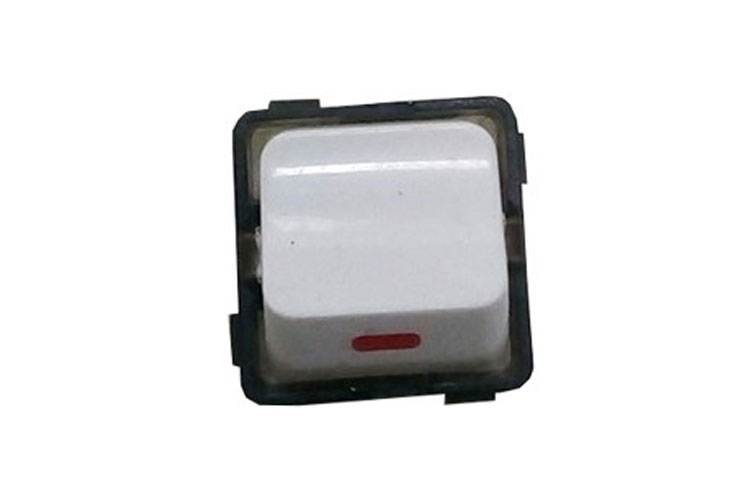 Hạt công tắc vuông 1 chiều 10A nắp màu trắng LIOA E18S12M