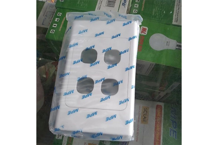 mặt công tắc 4 lỗ MPE A204N