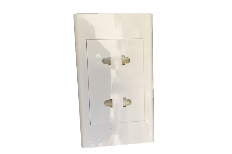 Ổ cắm đôi 2 chấu LIOA SS192U