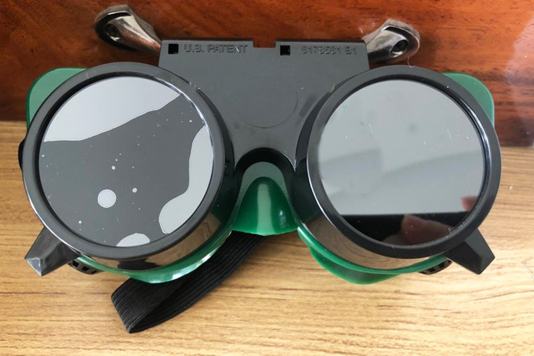 Kính bảo hộ hàn chì Blue Eagle GW250