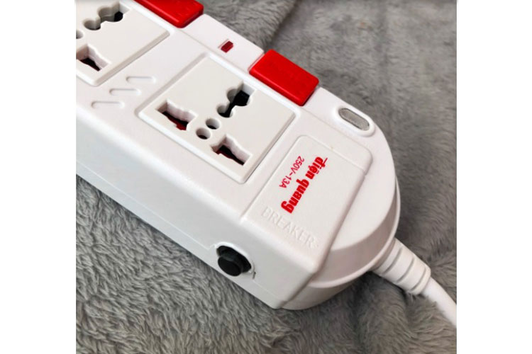 Ổ cắm 5 lỗ 3 chấu màu trắng đỏ Điện Quang 622280