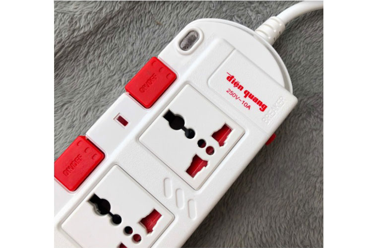 Ổ cắm 4 lỗ 3 chấu dây 2 mét màu trắng đỏ Điện Quang 62228015