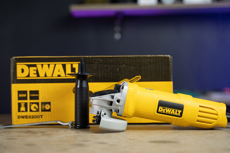 Máy mài góc 850W công tắc đuôi Dewalt DWE8200T-B1
