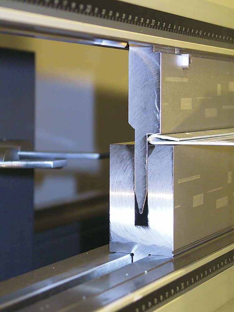 Dao chấn Eurostamp uốn gia công kim loại