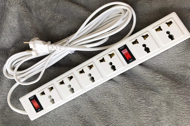 Ổ cắm 6 lỗ 3 chấu Điện Quang 622280