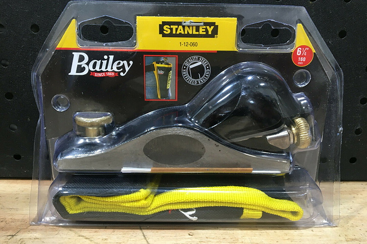 Bào gỗ cầm tay 160mm Stanley 1-12-060