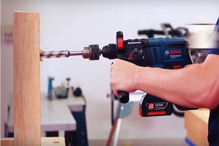 18V/4Ah cordless rotary hammer drill with SDS plus bit BOSCH 06119111K1