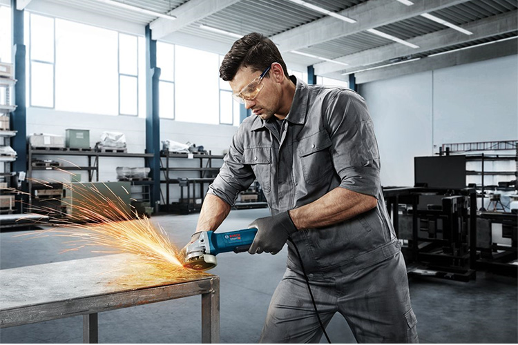 900W/100mm angle grinder with safety switch BOSCH 06013965K0