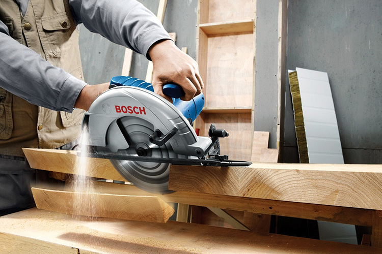 Máy cưa đĩa 2100W/235mm BOSCH 06015A20K1