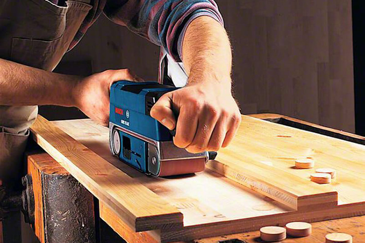Máy chà nhám băng 750W BOSCH 0601274004