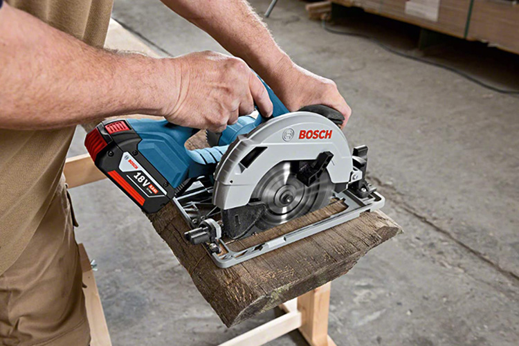 Máy cưa đĩa dùng pin 18V/165mm BOSCH 06016A22L0