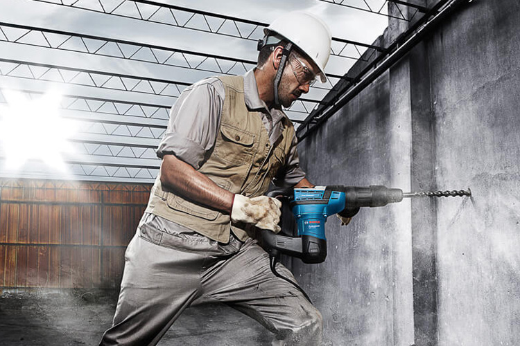 1050W hammer drill with SDS bit BOSCH 06112690K0
