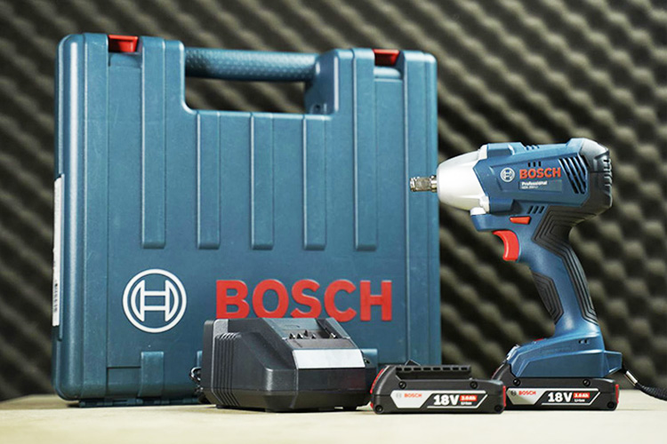Máy vặn, siết ốc động lực pin 18V/3Ah BOSCH 06019G61K0