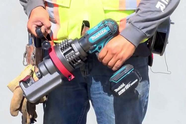 Máy chấn thép 3-19mm pin 18V Makita DSC191Z không pin và sạc