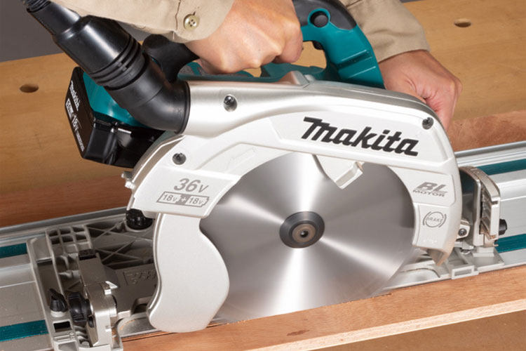 Máy cưa đĩa 235mm pin 18V Makita DHS900Z không pin và sạc