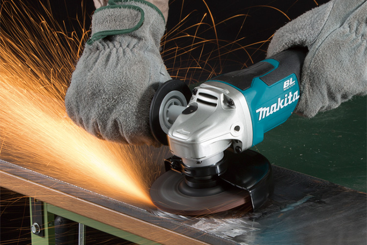 Makita DGA508RTE
