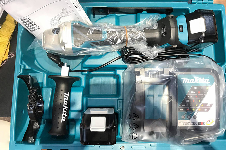 Máy mài góc 125mm pin 18V/5.0Ah Makita DGA518RTE
