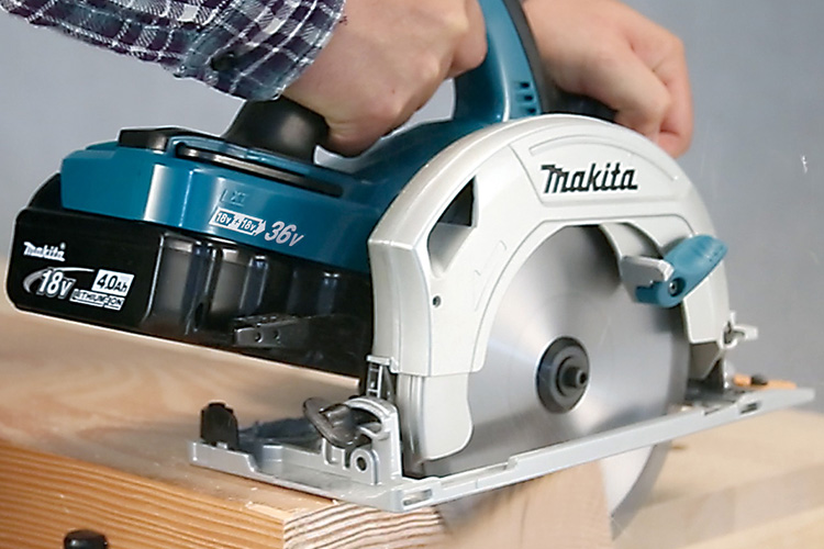 Máy cưa đĩa 190mm pin 18V/4.0Ah Makita DHS710RM2J