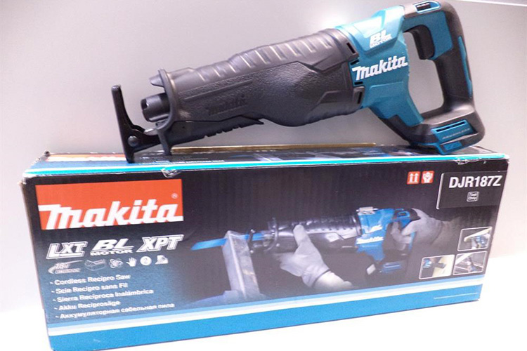 Máy cưa kiếm 32mm pin 18V Makita DJR187Z