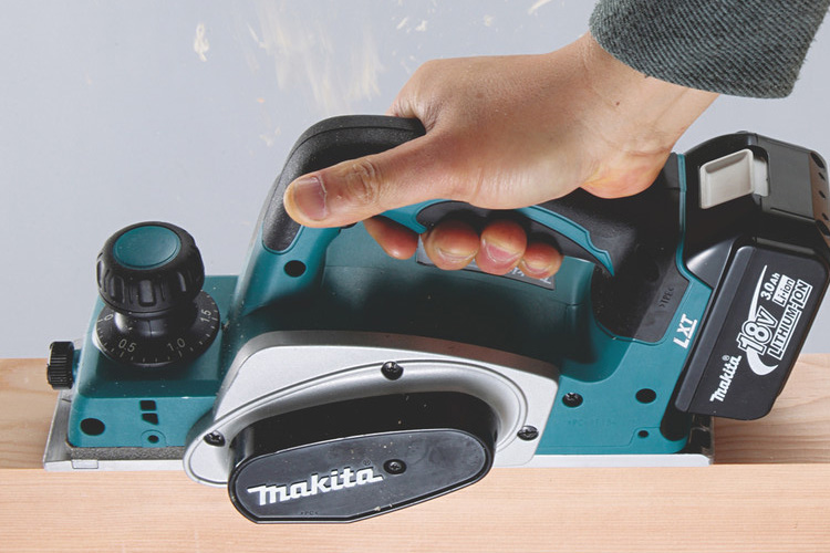 Máy bào 82mm pin 18V Makita DKP180Z không pin và sạc