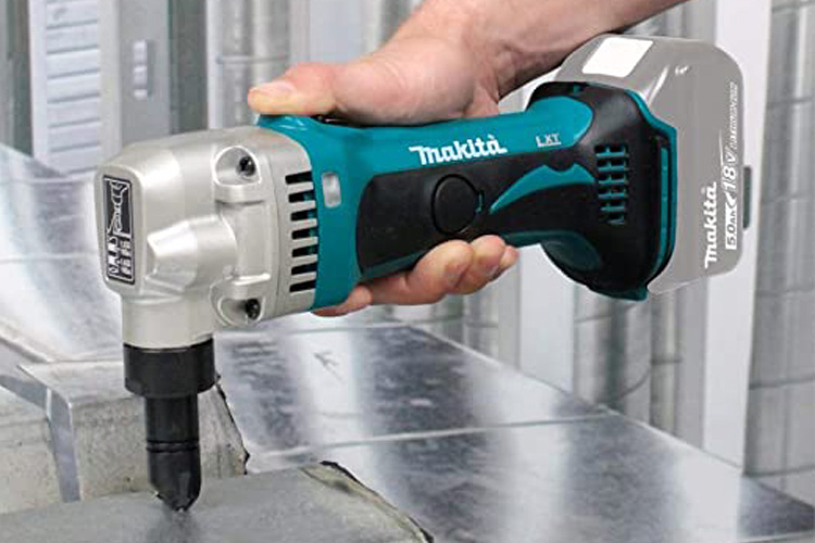 Máy cắt tôn pin 18V Makita DJN161Z không pin và sạc