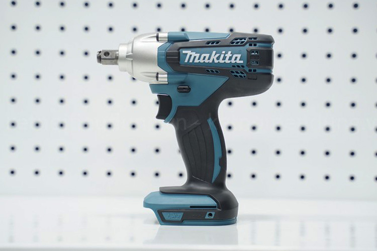 Máy siết bu lông pin 18V/3.0Ah Makita DTW190ZX không pin và sạc