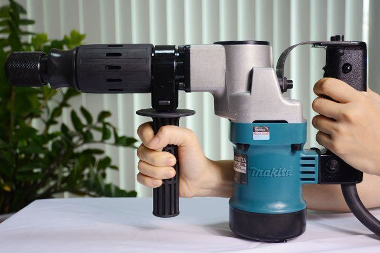 Máy đục bê tông 900W Makita HM0810A
