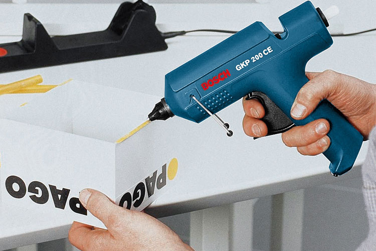 Súng bắn keo 550W BOSCH 0601950703