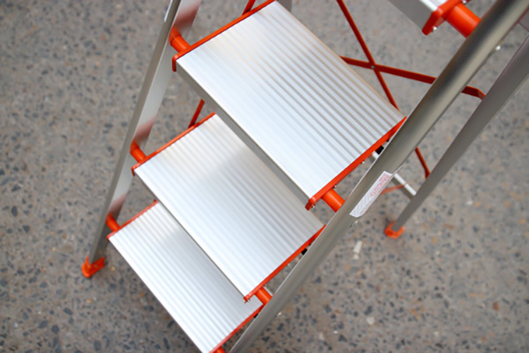 Thang nhôm ghế 4 bậc Advindeq ADS-704