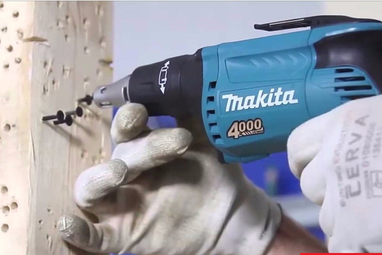 Makita FS4000