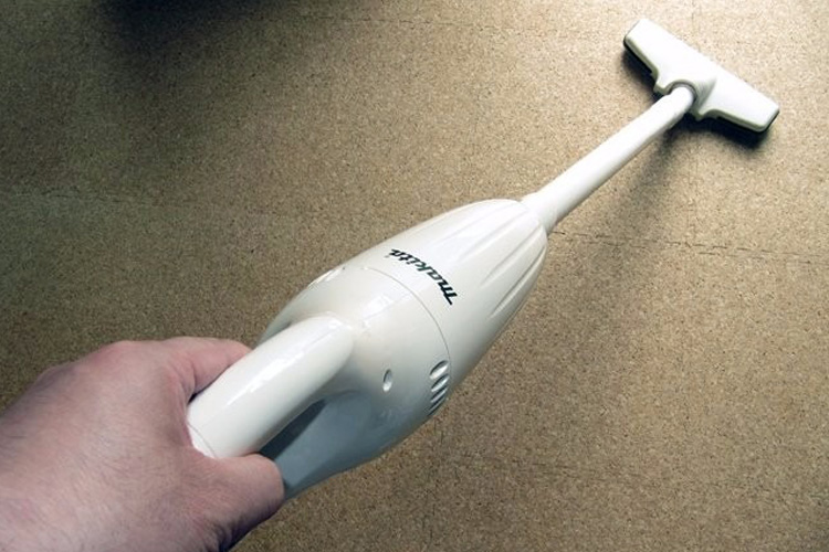 Máy hút bụi 0,6 lít pin 10.8V Makita CL100DZ không pin và sạc