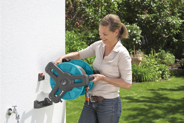 Bộ vòi tưới treo tường 20m Gardena 08009-20