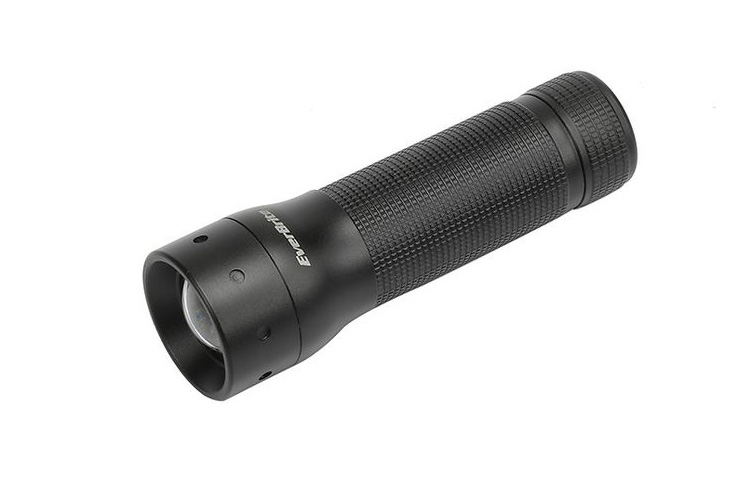 Đèn pin vỏ nhôm thu phóng 3AAA EVERBRITE E011108