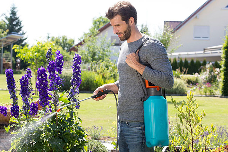 Bình nhựa xịt tưới áp suất 5 lít Gardena 00822-20