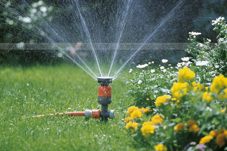 Bộ vòi tưới xoay 360° chân cắm đất 8.5cm Gardena 01949-20